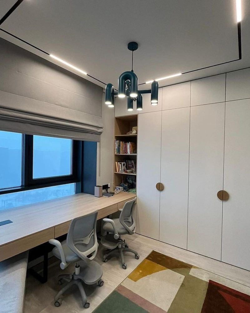 Распашной шкаф светло-серый фото